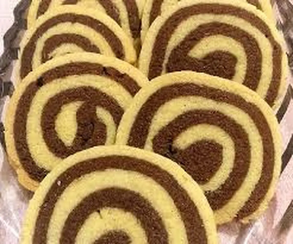 طرز تهیه کوکی حلزونی دورنگ