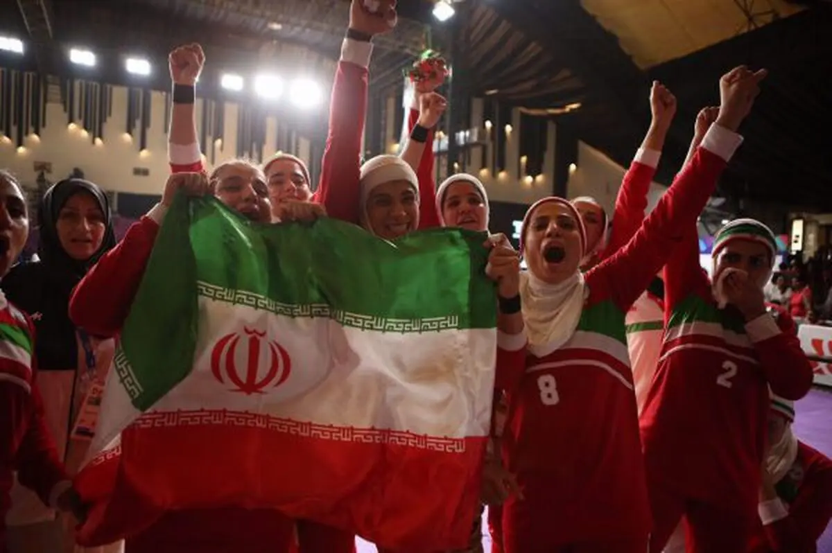 بی‌واسطه با دختران و پسران قهرمان آسیا که سودای کوچ در سر دارند