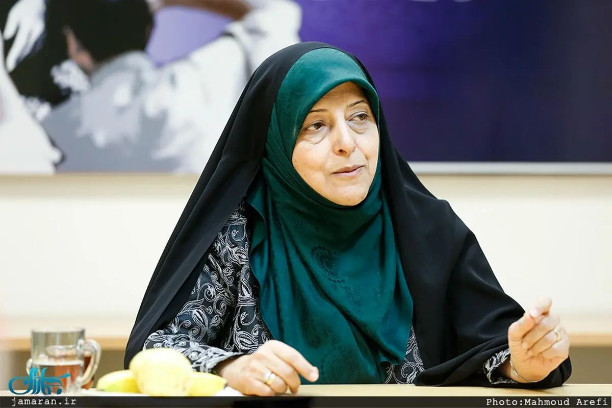 واکنش ابتکار به دخترانی که با لباس پسرانه وارد استادیوم می‌شوند: نباید راه‌ها را ببندیم