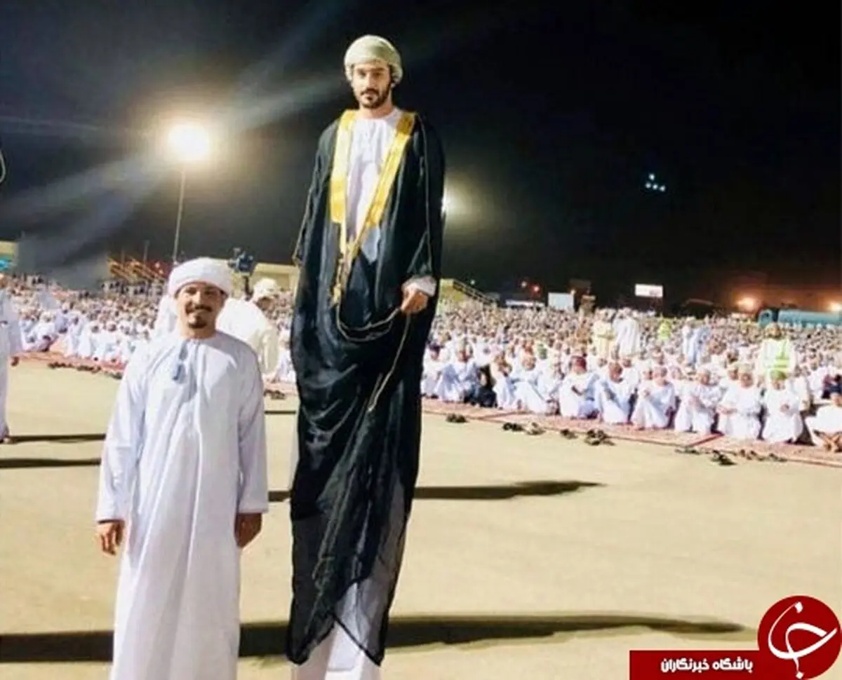 عکس باورنکردنی از قد بلندترین مرد جهان در مراسم حج +عکس