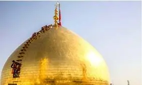 غبارروبی گنبد حرم امام حسین(ع) در آستانه محرم+ عکس