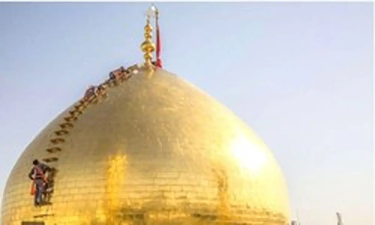 غبارروبی گنبد حرم امام حسین(ع) در آستانه محرم+ عکس