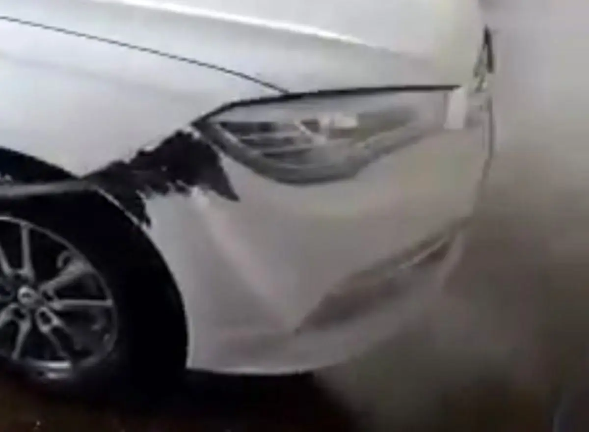 رنگ خودروی صفر ۲۰۰ میلیونی در کارواش ریخت!