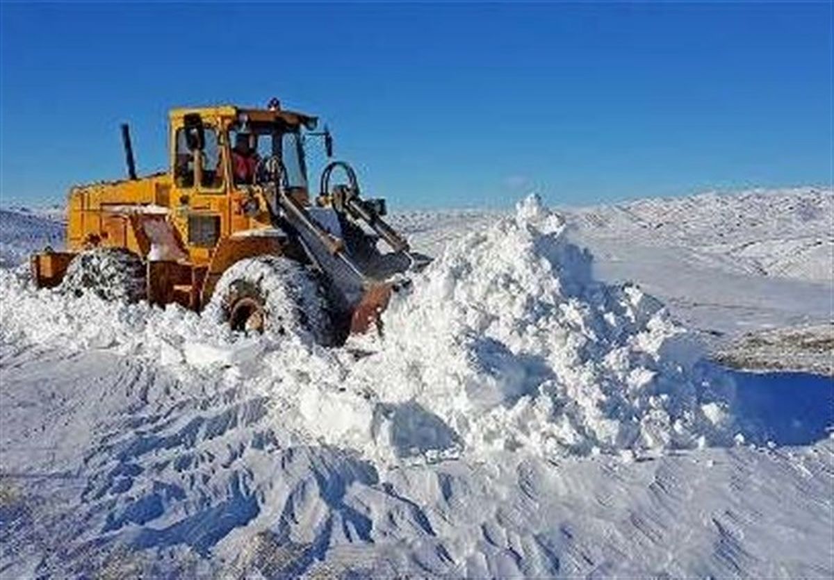 بارش برف و مه آلودگی در جادههای کوهستانی منتهی به استان البرز