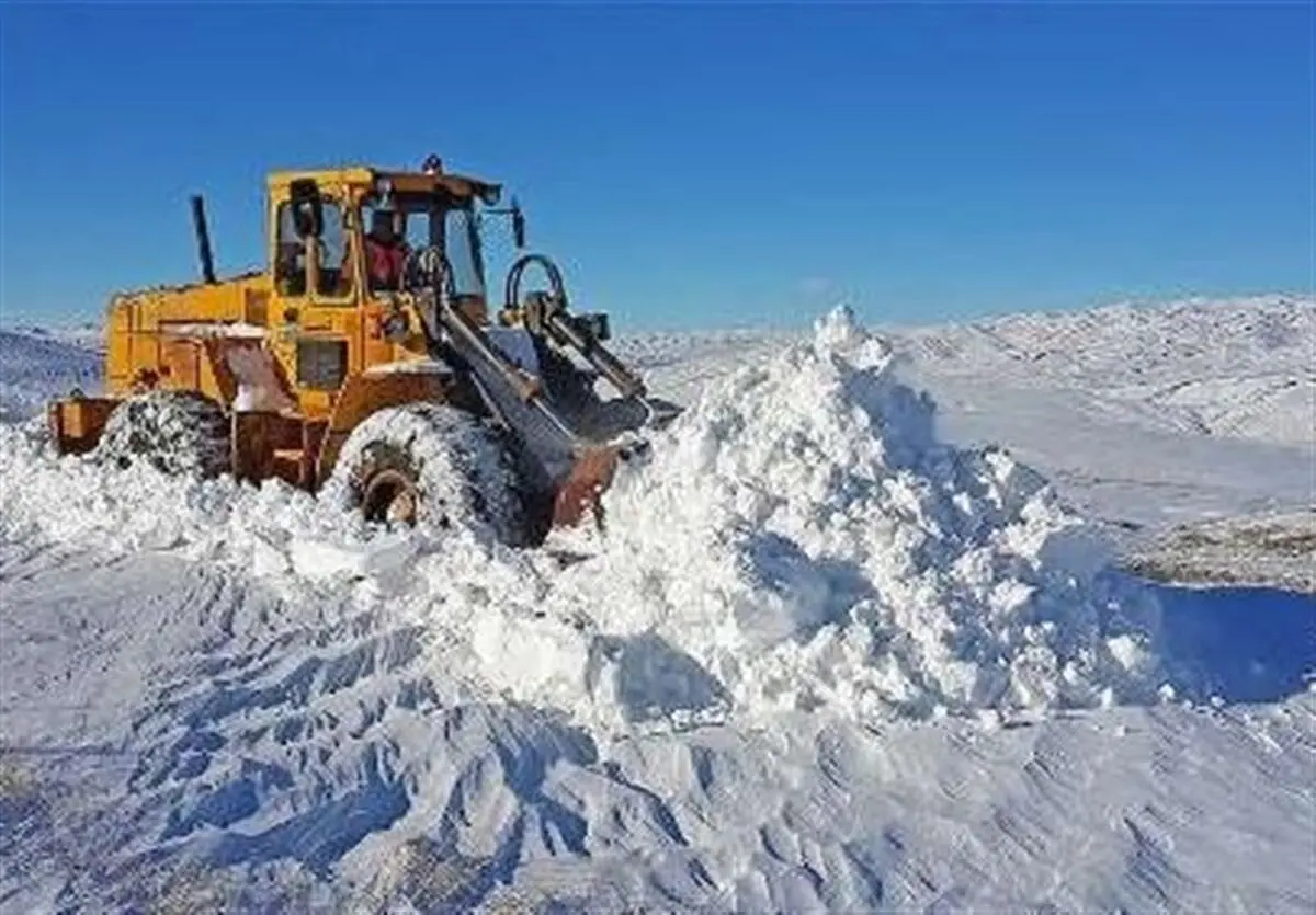 بارش برف و مه آلودگی در جاده‌های کوهستانی منتهی به استان البرز
