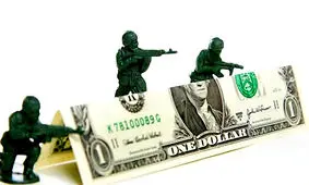 وزیری که توان مدیریت در شرایط جنگ اقتصادی را ندارد، خودش کنار برود