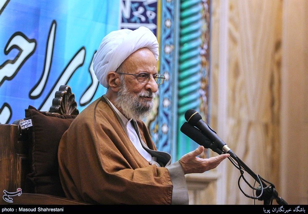 آیتالله مصباح یزدی: اگر بُعد اسلامی را حذف کنیم ماهیت انقلاب عوض میشود