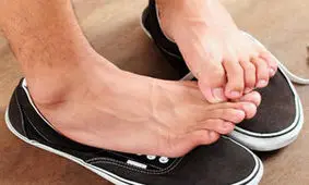 کفش‌های نامناسب چه آسیبی به پاهایتان می‌رساند؟