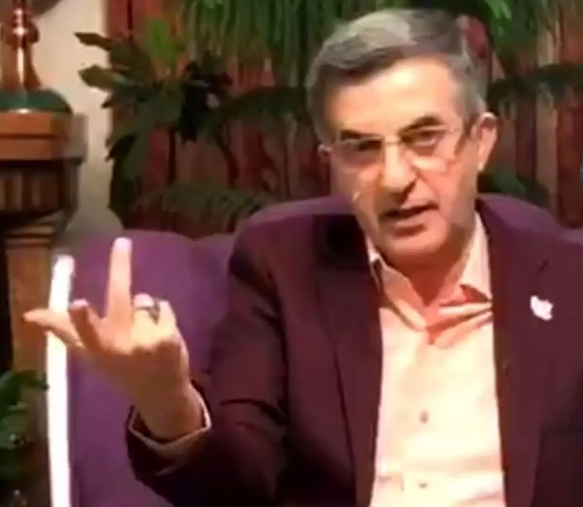 روزنامه جمهوری اسلامی: فیلم مشایی «بگم بگم شماره ۲» بود / هر کس فیلم را ببیند می‌پرسد پس چه شد آن وعده‌های پیاپی برای افشای مسائل پشت پرده؟