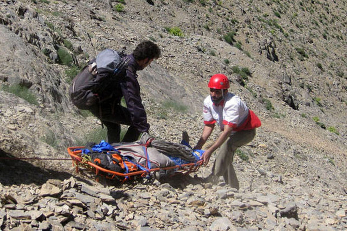 نجات یک کوهنورد در عملیاتی ۵ ساعته