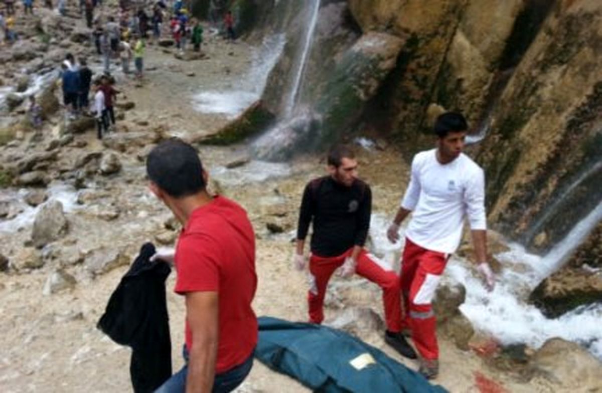 سقوط جوان 18 ساله از آبشار شیرآباد
