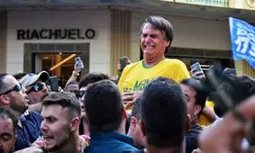 لحظه چاقو خوردن نامزد ریاست جمهوری برزیل میان جمعیت + فیلم