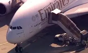 جزئیات بیماری مرموز مسافران پرواز دوبی / 100 مسافر در قرنطینه قرار گرفتند + فیلم