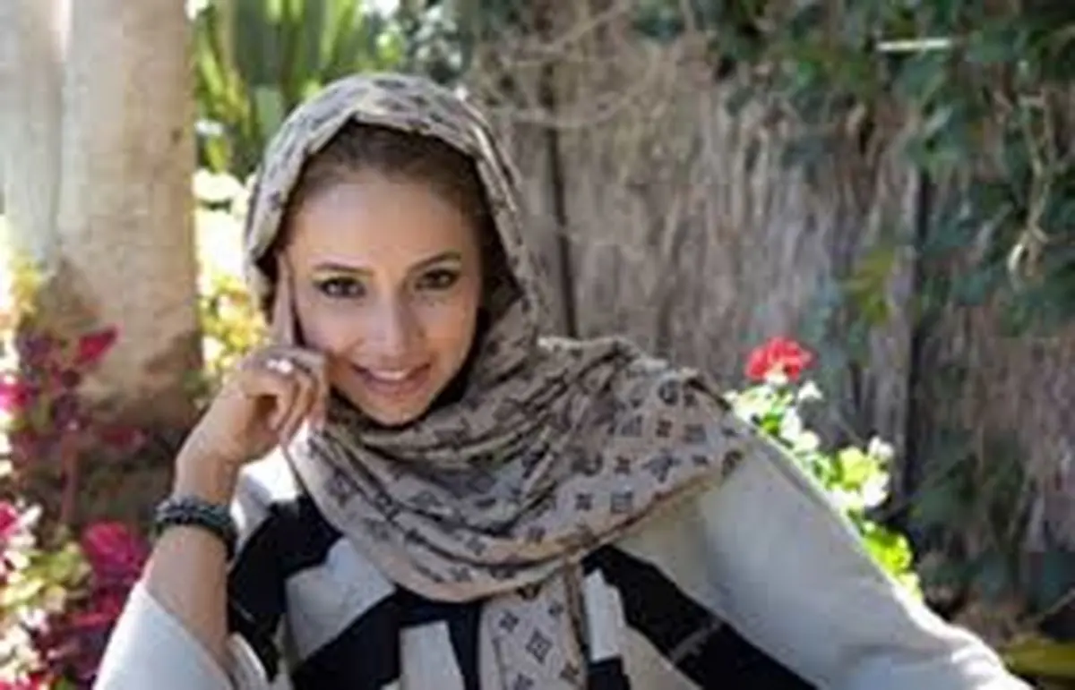 شبنم قلی خانی در کنار خواهرش