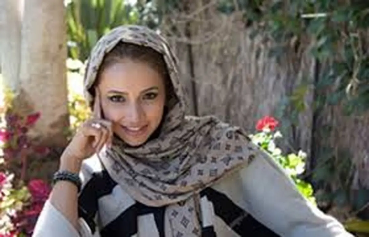 شبنم قلی خانی در کنار خواهرش