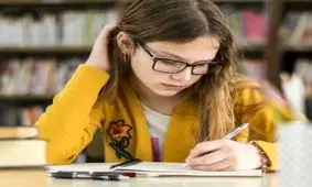 به 3 دلیل نباید به کودکان در انجام تکالیف کمک کرد!