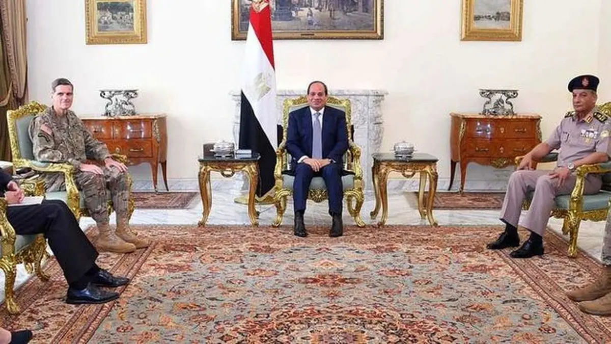 دیدار سیسی با فرمانده نیروهای مرکزی آمریکا و بررسی تحکیم همکاری نظامی