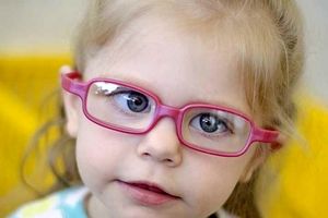 مهمترین نشانه‌های مشکلات بینایی در کودکان چیست؟
