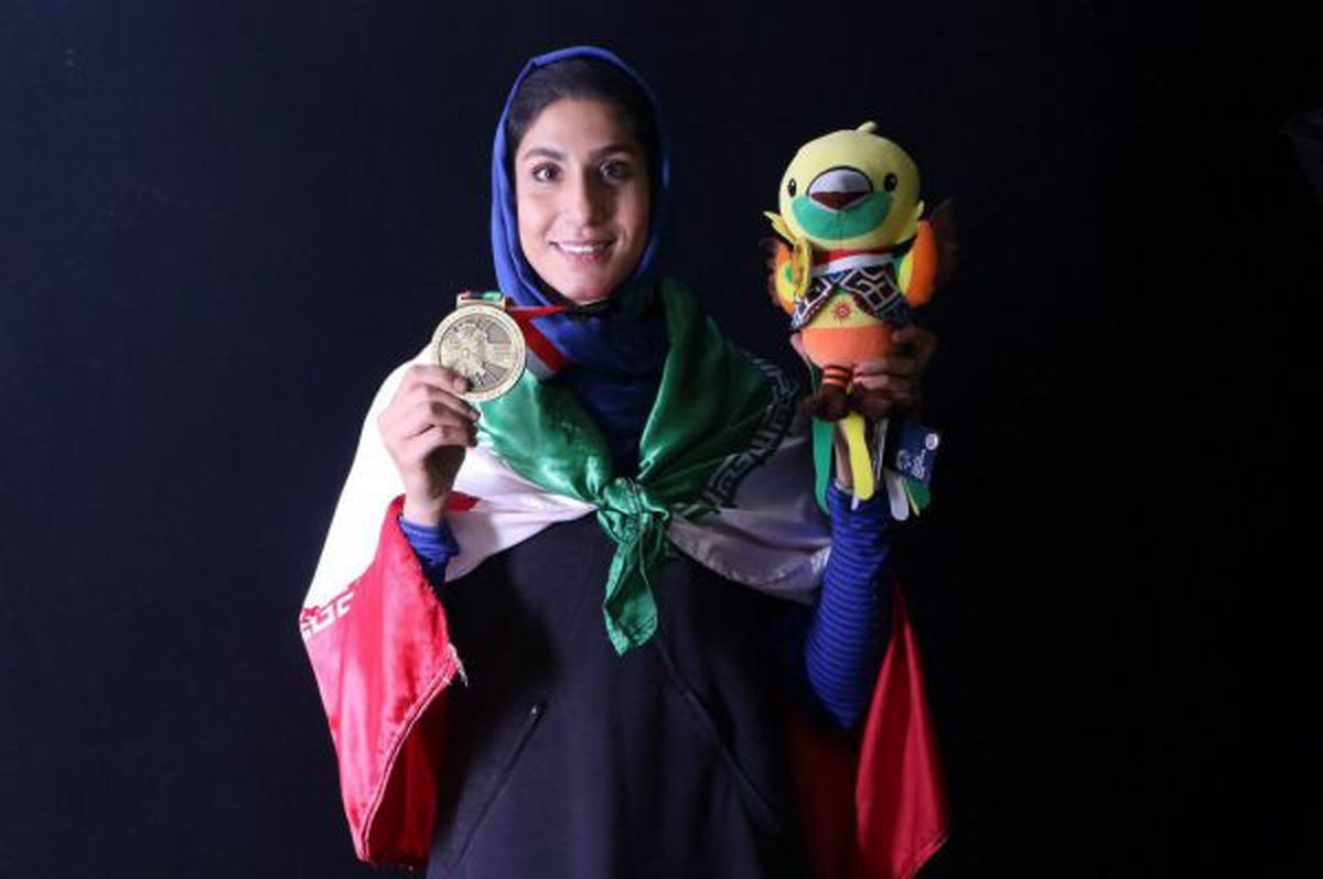 آرزوی دختر کاراتهکا مدال آور در بازیهای آسیایی: دوست دارم بروم آزادی و فوتبال ببینم