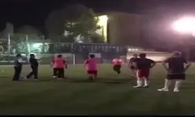 وقتی وزیر جوان کابینه با کارمندانش فوتبال بازی می‌کند!