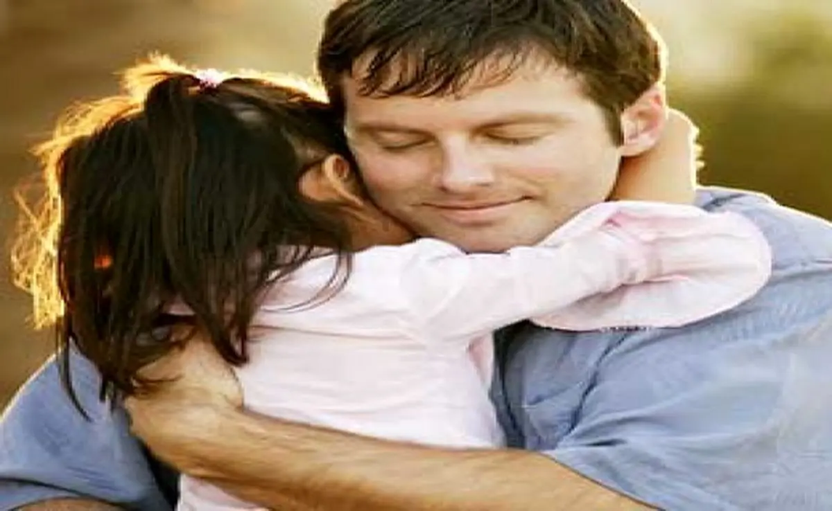 در آغوش گرفتن نوزاد و کودک چه فوایدی دارد؟