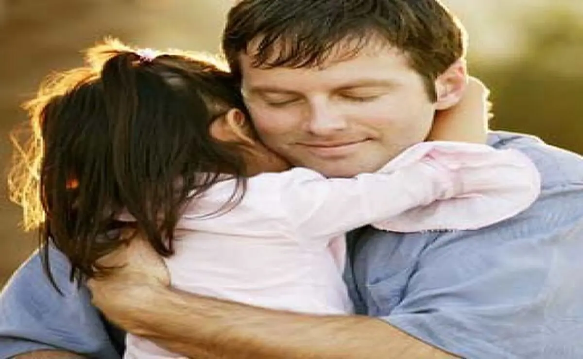 در آغوش گرفتن نوزاد و کودک چه فوایدی دارد؟
