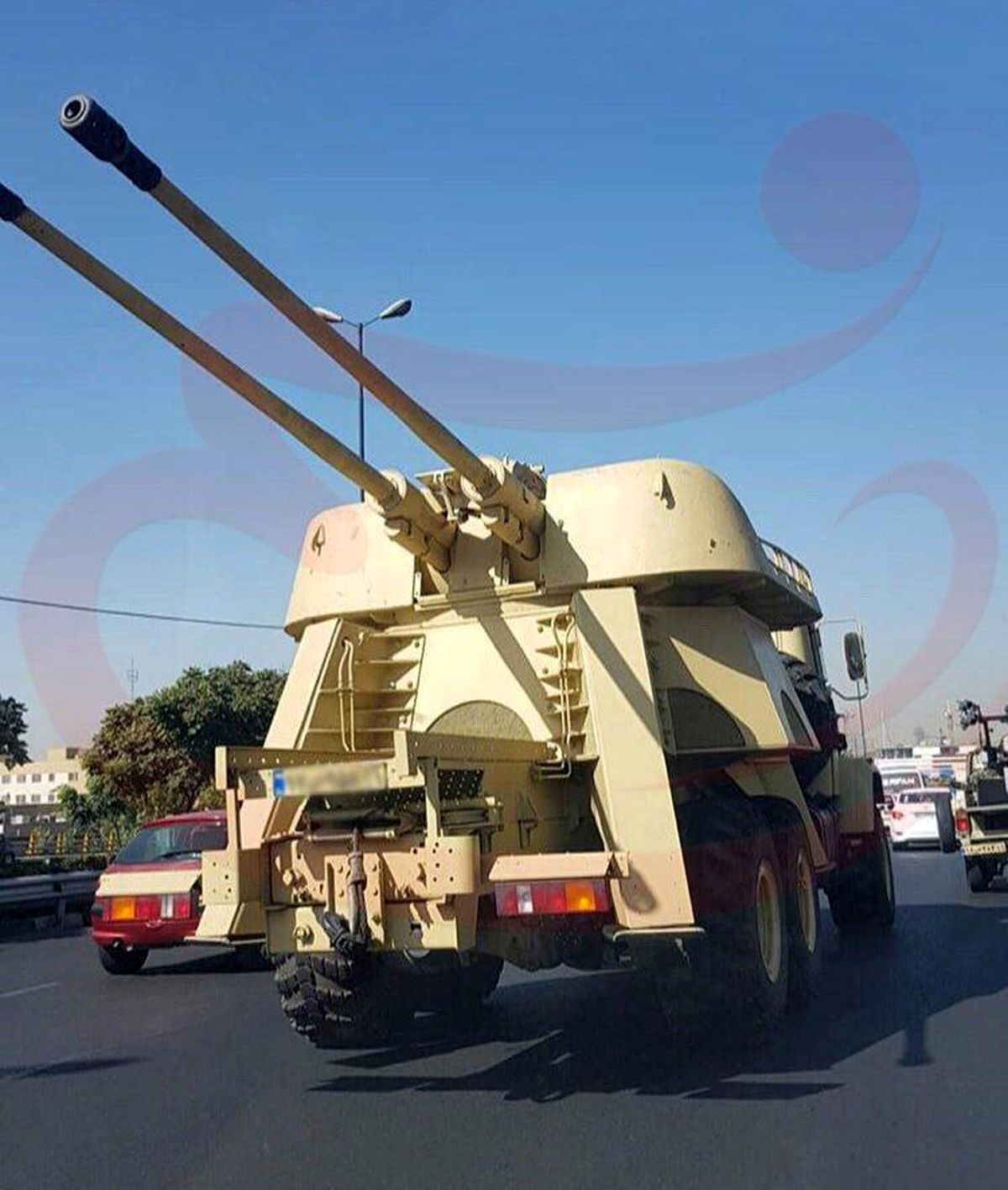خودروی تاکتیکی-نظامی ساخت ایران در اتوبان_همت تهران