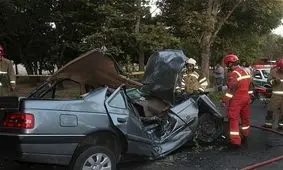 مرگ تلخ راننده پژو ۴۰۵ در میان آهن‌پاره‌های خودرو + تصاویر