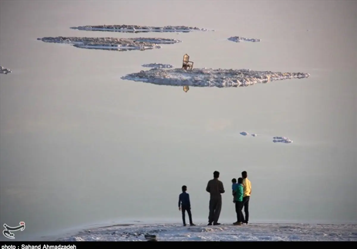 گردشگران تابستانی دریاچه ارومیه به‌روایت تصویر