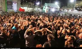 پرچم عزای امام حسین (ع) بر گنبد آستان سبزقبا(ع) به اهتزاز درآمد+تصاویر