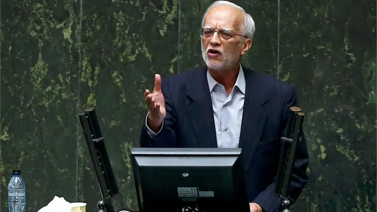 عضو فراکسیون امید مجلس: نمایندگان که نباید همیشه از پشت تریبون تعریف و تمجید کنند