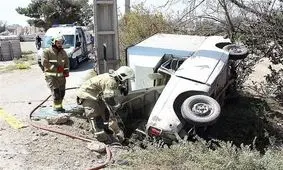 مصدومیت اعضای یک خانواده بر اثر واژگون شدن وانت + تصاویر