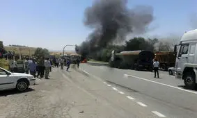 یک دستگاه تریلر در اتوبان قزوین به زنجان دچار حریق شد