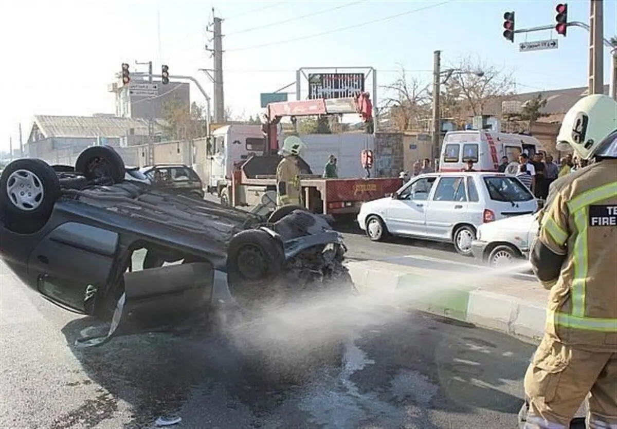 "پراید" پژو ۲۰۶ را واژگون کرد + تصاویر