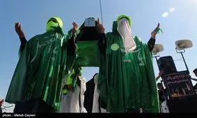 مراسم سنتی علم گردانی در بندر دیر برگزار شد