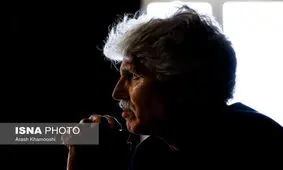 مردم به روزنامه‌ها به چشم کاغذپاره نگاه می‌کنند