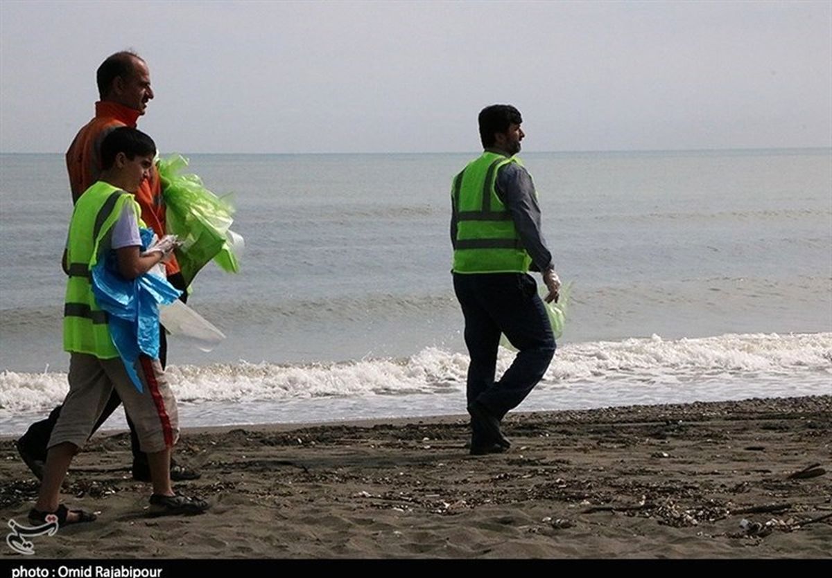 پاکسازی ساحل کلاچای گیلان توسط دوستداران طبیعت به‌روایت تصویر