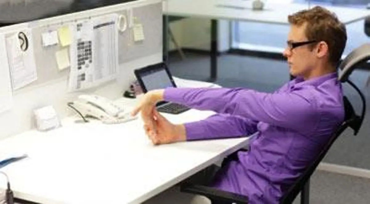 ۶ ورزش ساده برای رفع خستگی در محیط کار