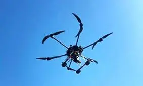 طراحی و ساخت نخستین« کواد کوپتر» کشور با قابلیت پرواز طولانی مدت در ارومیه