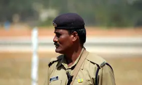 کار جالب یک پلیس پس از دریافت رشوه