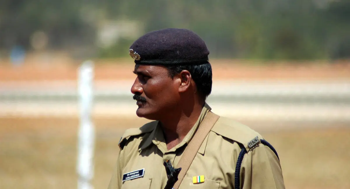 کار جالب یک پلیس پس از دریافت رشوه