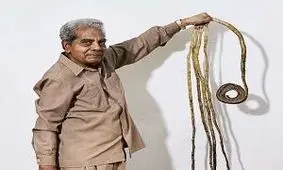 مرد هندی که 66 سال ناخن های خود را کوتاه نکرد! + تصاویر