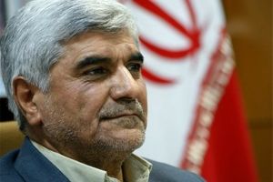 وزیر علوم، تحقیقات و فناوری به شهدای گمنام زنجان ادای احترام کرد