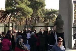 رییس دانشگاه تهران: احکام دانشجویان بازداشتی قطعی نیست / محدودیتی برای ادامه تحصیل‌شان وجود ندارد