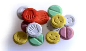 ۱۶ حقیقت تکان دهنده در مورد اکستازی که احتمالاً از آنها مطلع نبودید