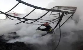 آتش گرفتن تریلی با بار گردو در محور دامغان-سمنان