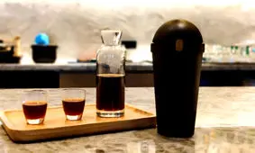 این ماگ هوشمند، قهوه را آماده سرو می کند