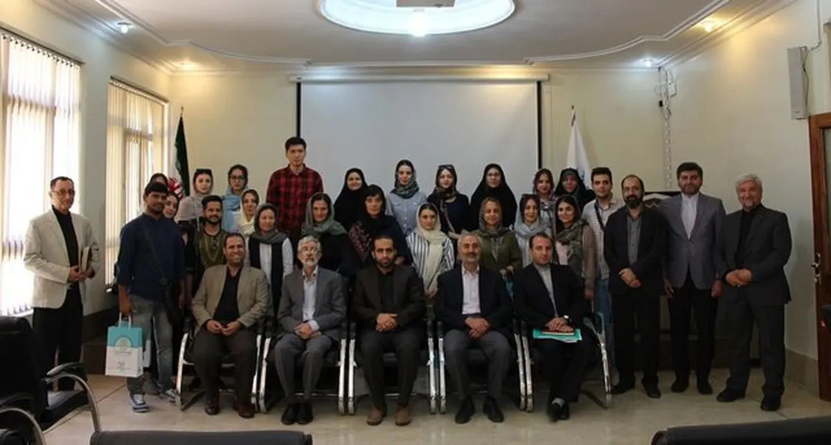 کلید ایرانشناسی، زبان فارسی است