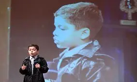 نوحه سرایی زیبای ذاکر نوجوان در یکی از حسینیه‌های مشهور تهران + فیلم