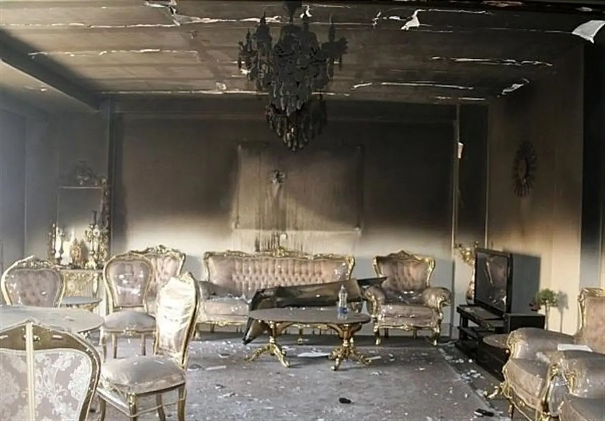 آتش‌سوزی در مجتمع مسکونی ۱۳ طبقه‌ + تصاویر